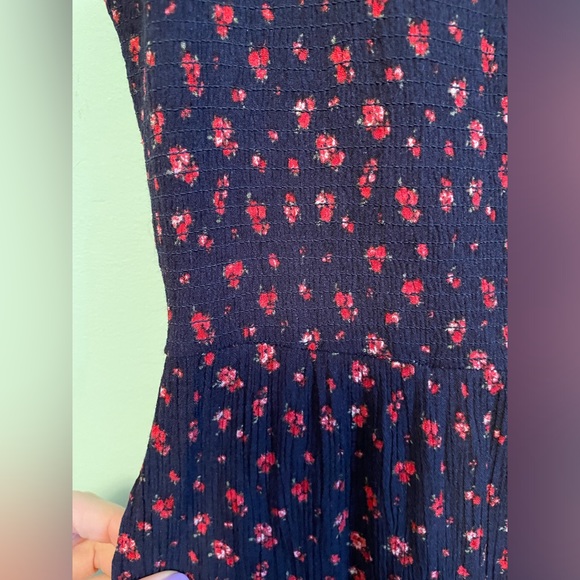 Comfortable, Light, Navy Blue & Red Floral Dress - Picture 6 of 9